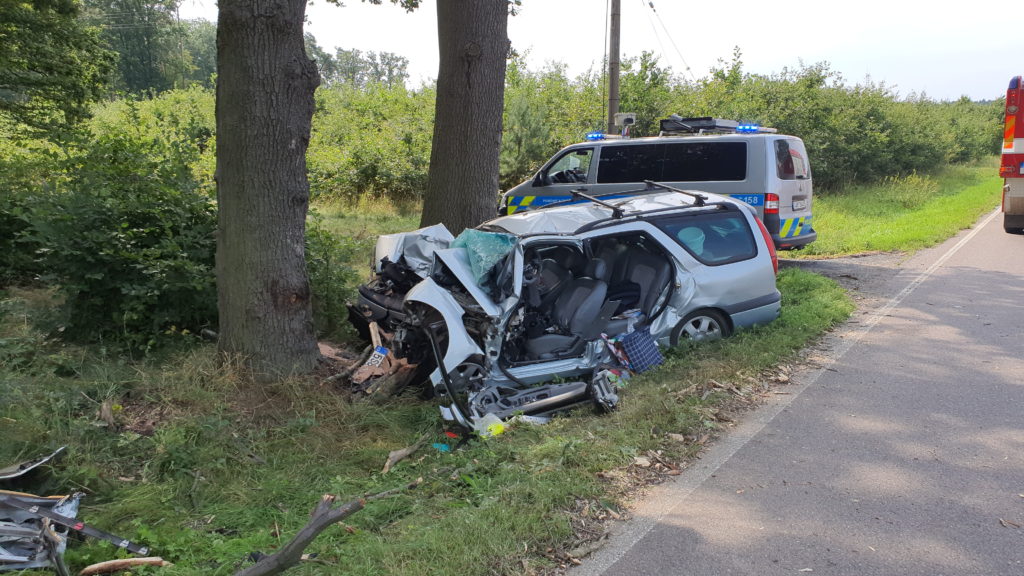 Na Kutnohorsku narazilo auto do stromu, řidič nepřežil. ZDROJ: AKTU.CZ, Jiří Forman