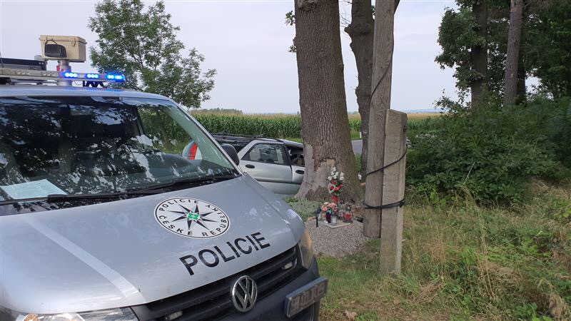 Na Kutnohorsku narazilo auto do stromu, řidič nepřežil. ZDROJ: AKTU.CZ, Jiří Forman