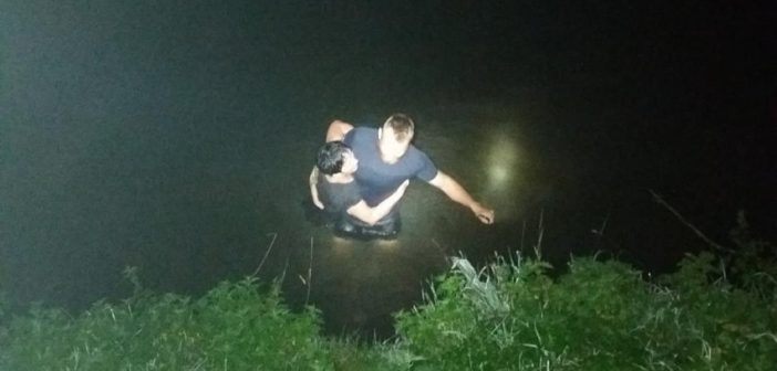 Na Stodsku zachránil policista opilou ženu z řeky. ZDROJ: PČR