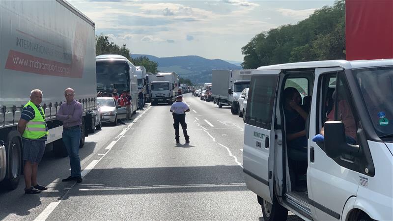 Hromadná nehoda zablokovala D5 FOTO: AKTU.CZ, Jiří Forman