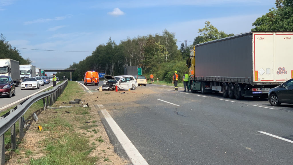 Hromadná nehoda zablokovala D5 FOTO: AKTU.CZ, Jiří Forman