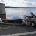 Vážná nehoda na hrázi Jesenice! V osobáku uhořel člověk, kamion se zřítil do vody FOTO: PČR KVK